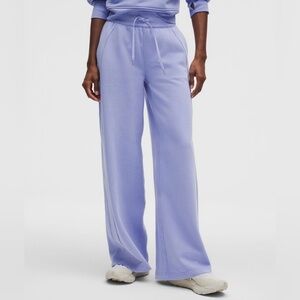 Stylish lululemon Women's sweatpants

NWT